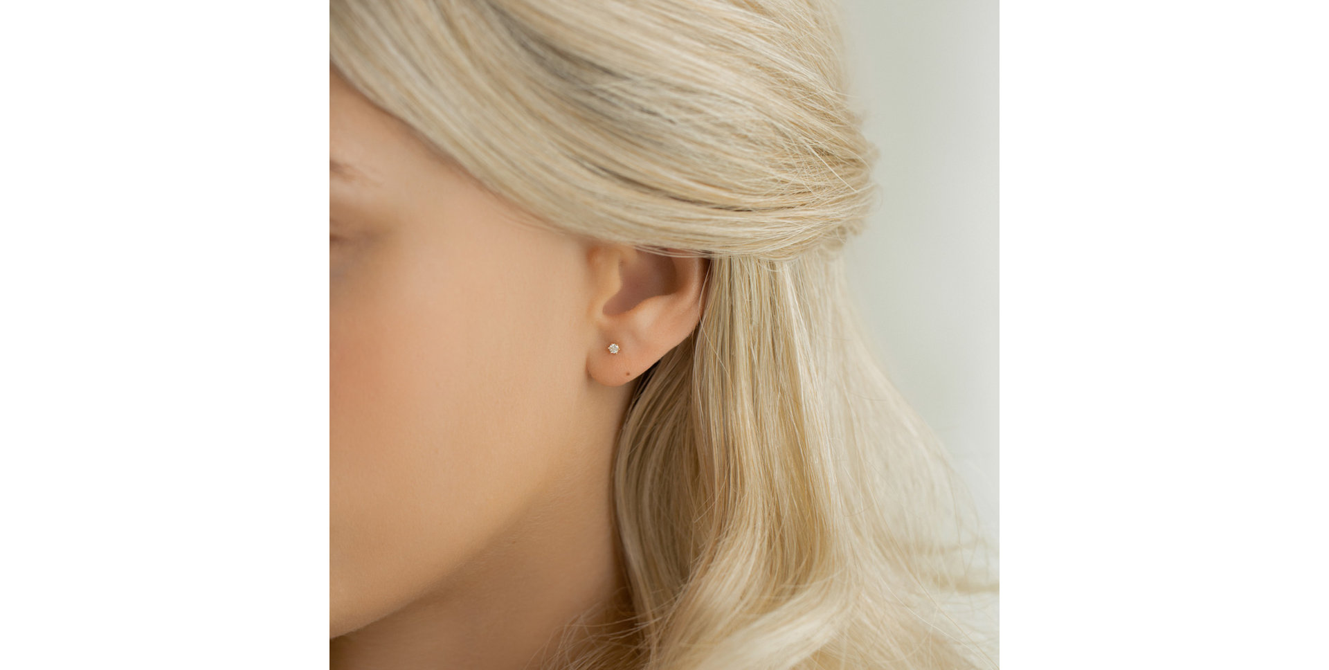 Náušnice s diamantom Essential Sparks briliantem