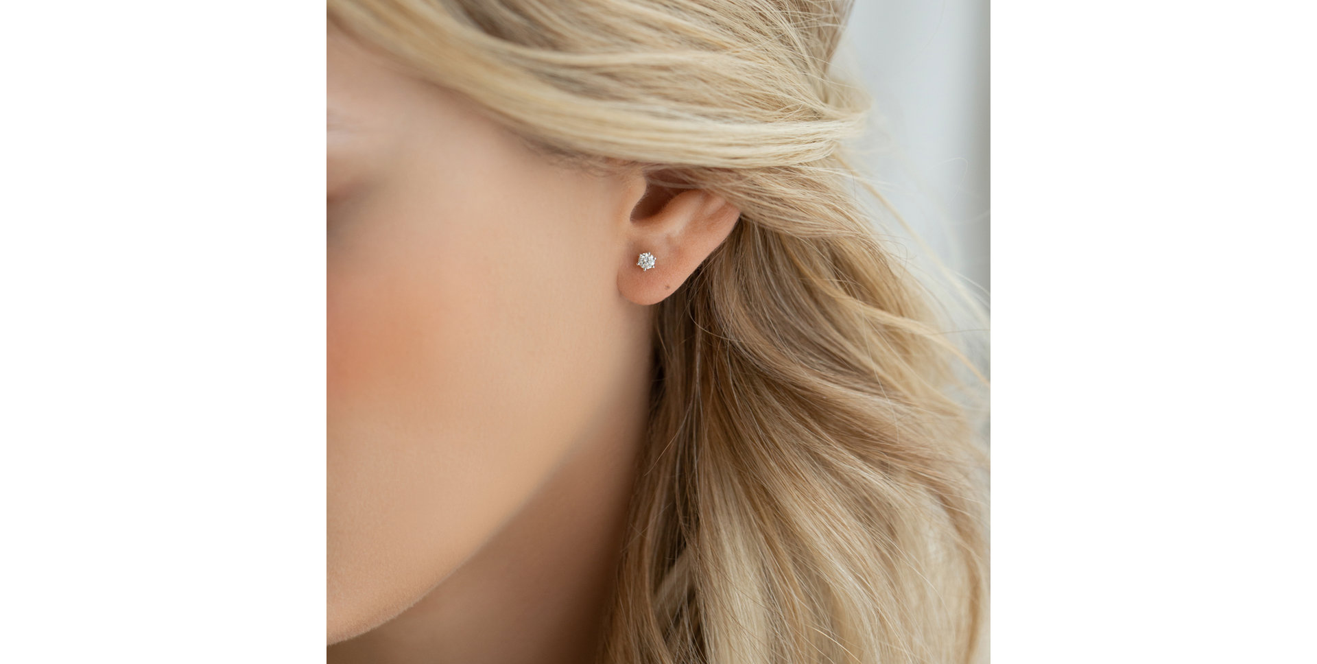 Náušnice s diamantom Essential Sparks