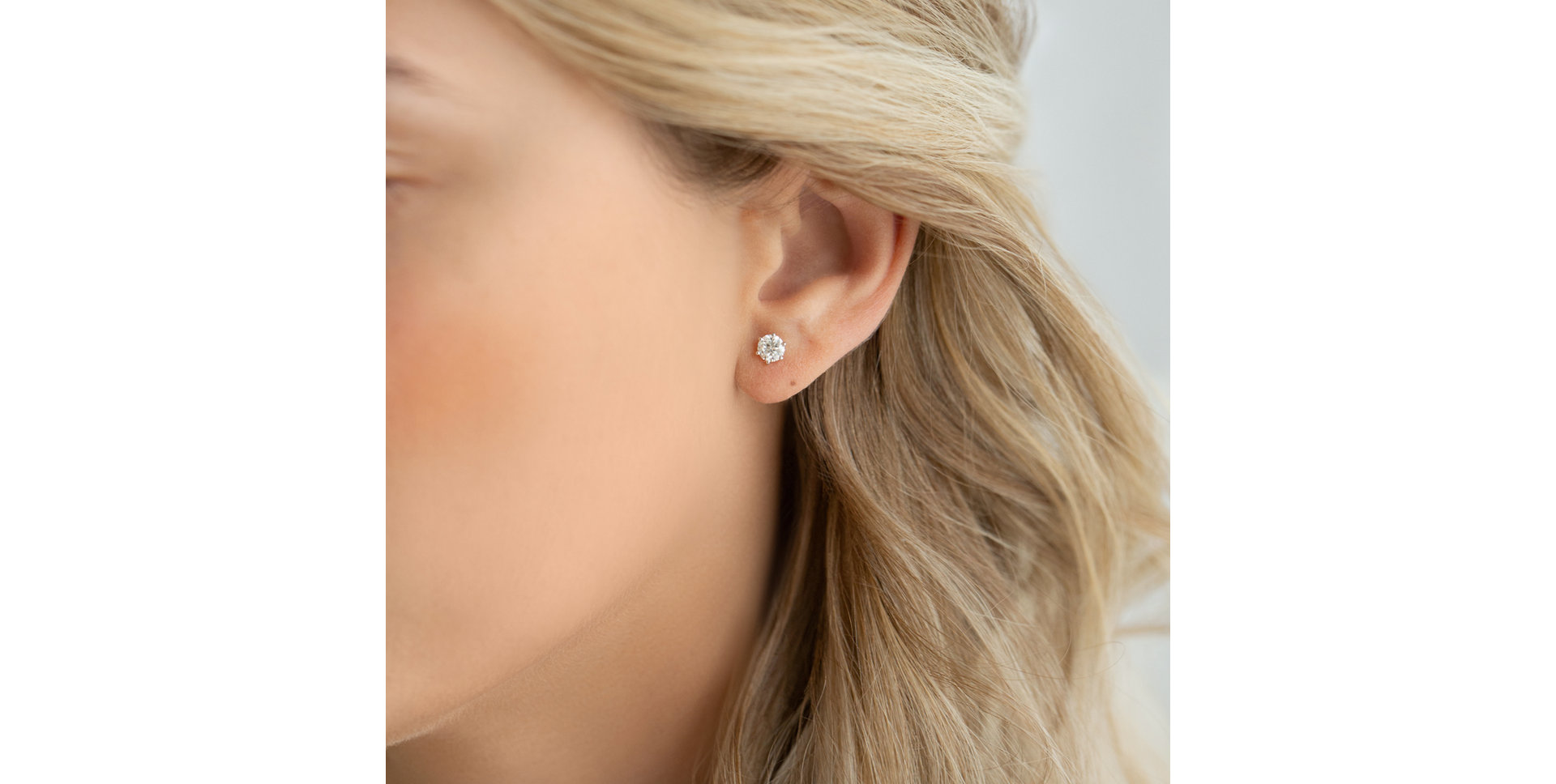 Náušnice s diamantom Essential Sparks