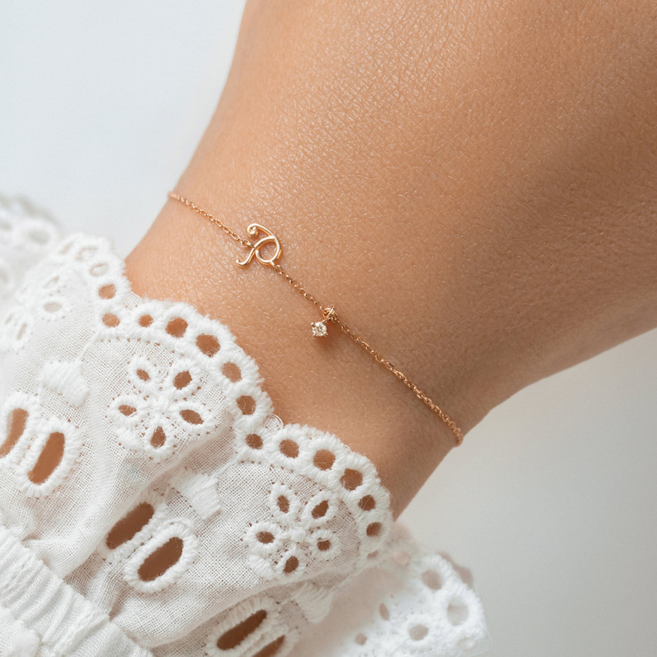 Náramok s diamantom Curly Letter F