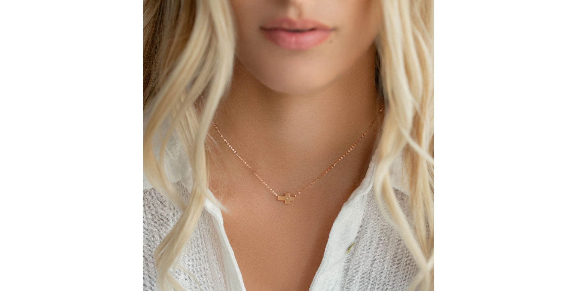 Náhrdelník s diamantom Cross of Dedication