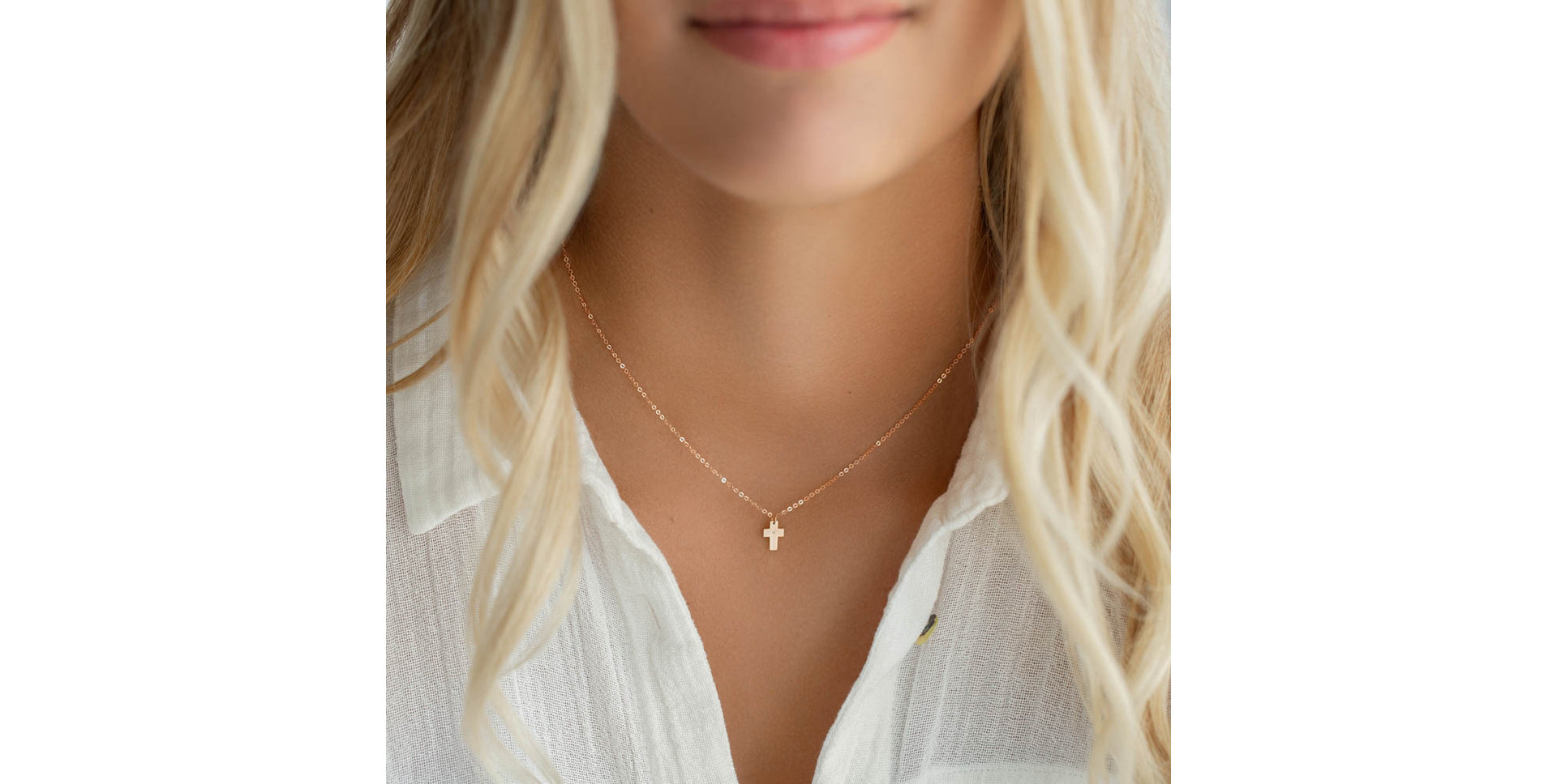 Náhrdelník s diamantom Cross of Romanticism