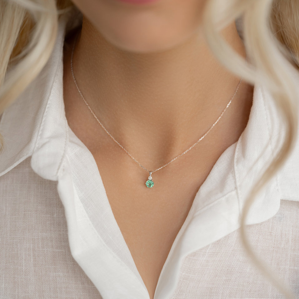 Náhrdelník s diamantom a smaragdom Midnight Serenity