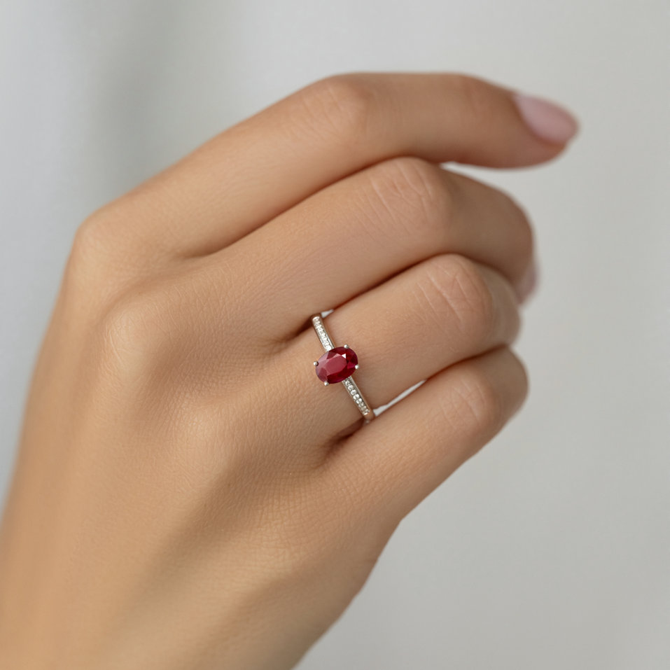 Prsteň s diamantmi a rubínom Lauriene