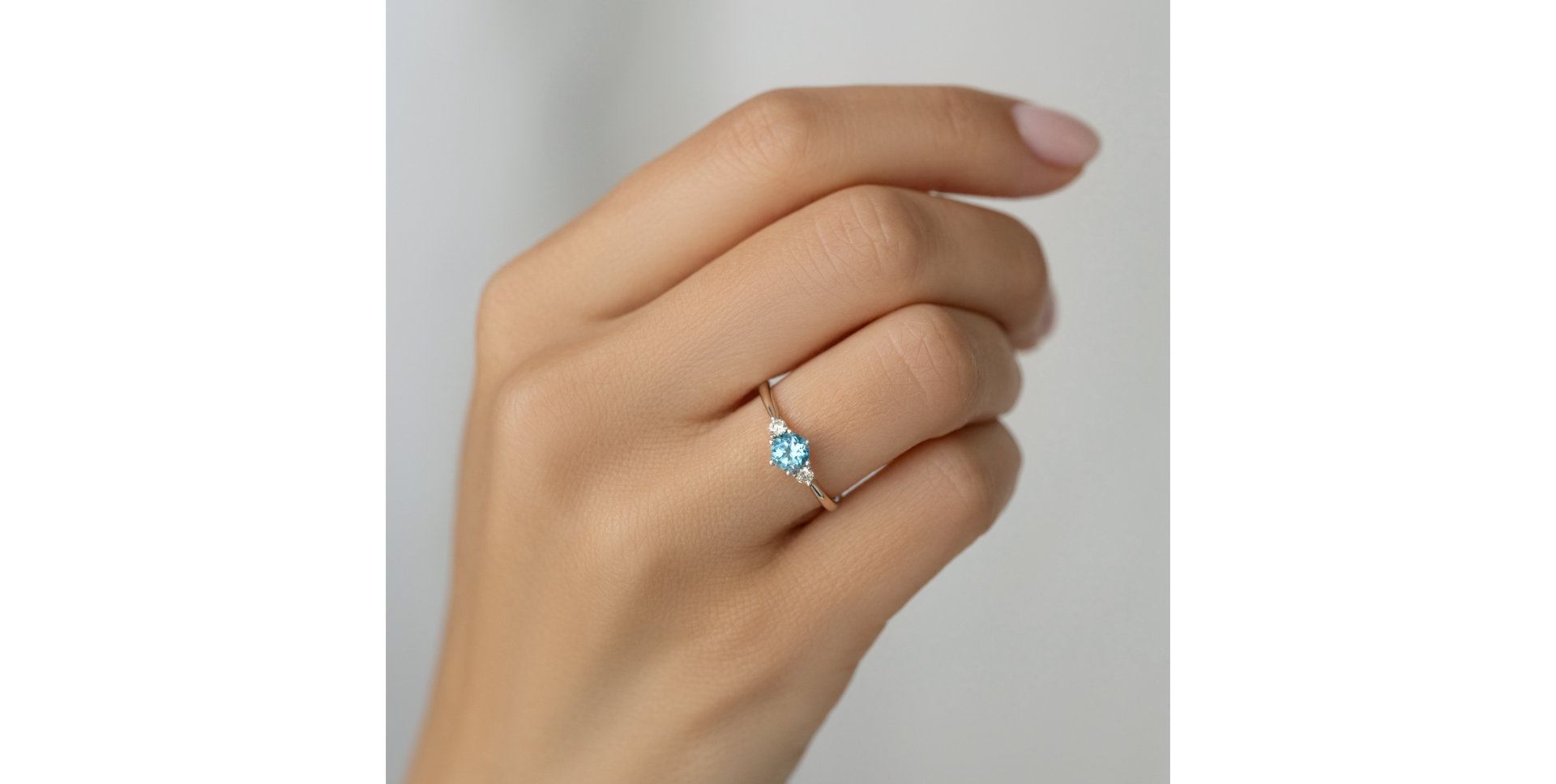 Prsteň s diamantmi a topásom Midnight Serenity