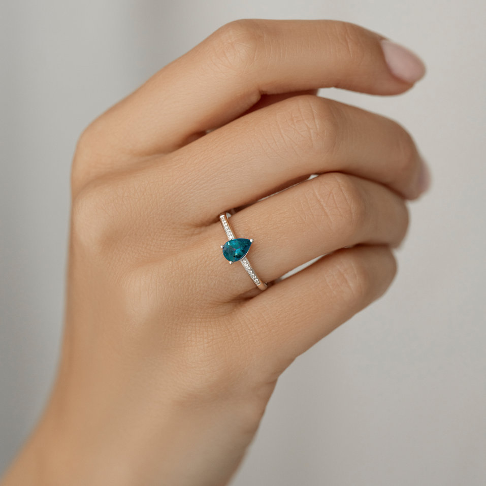 Prsteň s diamantmi a peridotom Teardrop