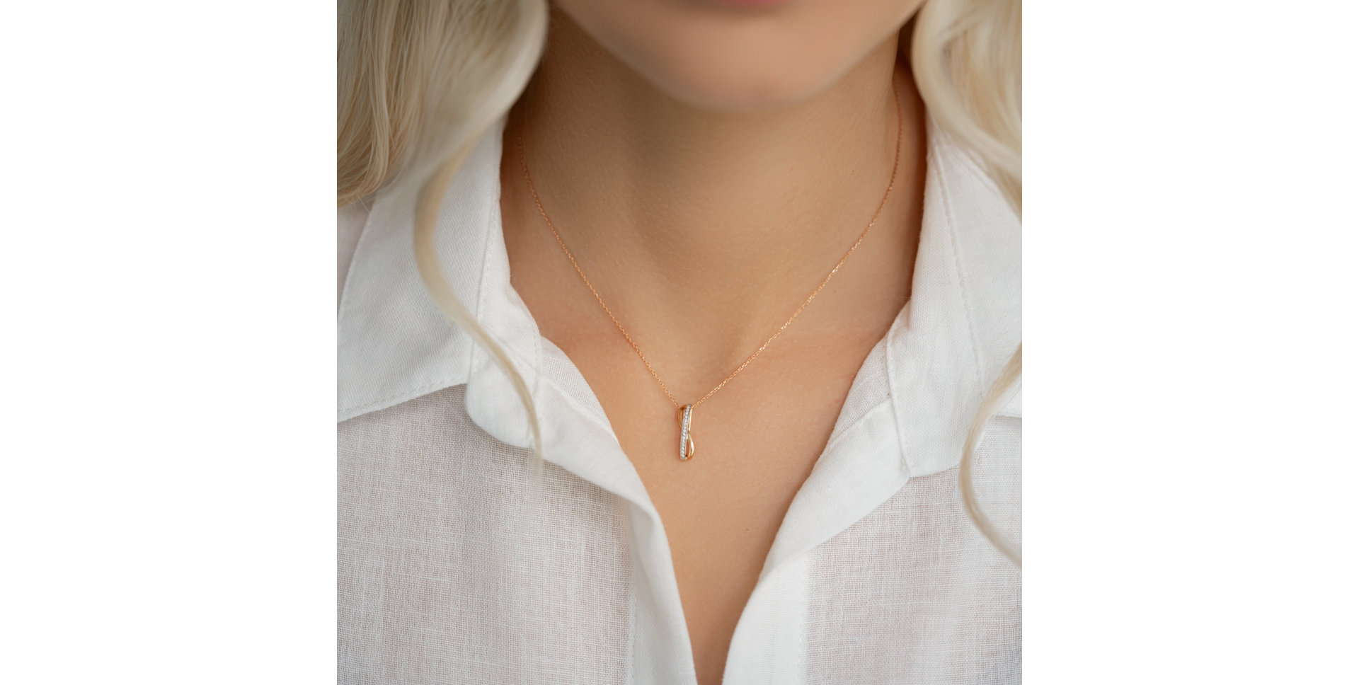 Prívesok s diamantmi Elegant Embrace