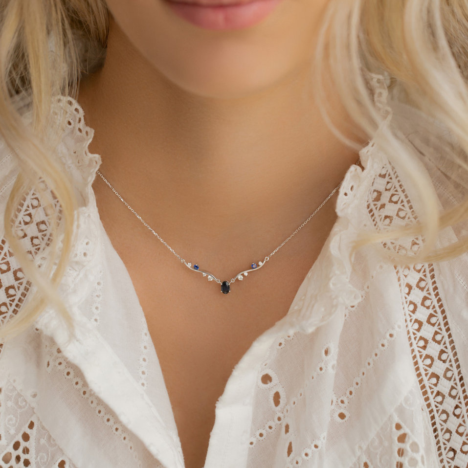 Náhrdelník s diamantmi a zafírom Luminis